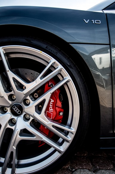 Fotocredits: Simon Rainer Felge des Audi R8 in schwarz von der Seite fotografiert