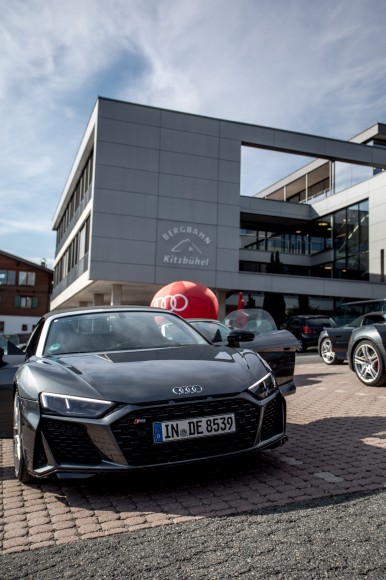 Fotocredits: Simon Rainer Audi R8 von vorne fotografiert auf dem Parkplatz der Bergbahnen Kitzbühel