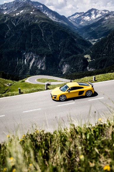Fotocredits: Simon Rainer Audi R8 in gelber Farbe auf der Großglockner Hochalpenstraße